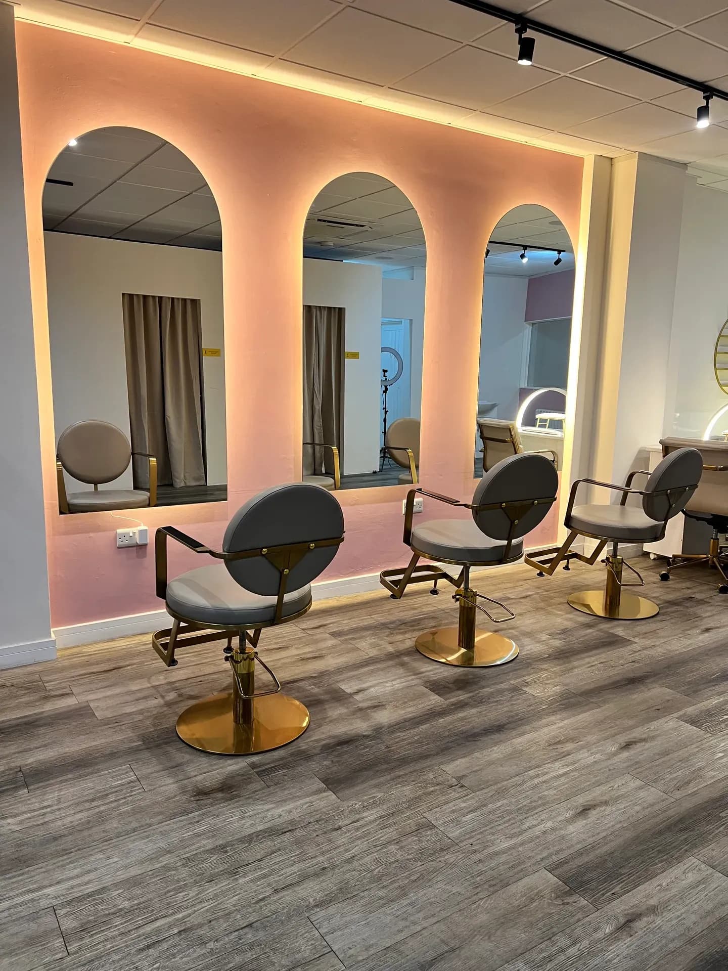 Styling chair in Nottingham – photo 3
