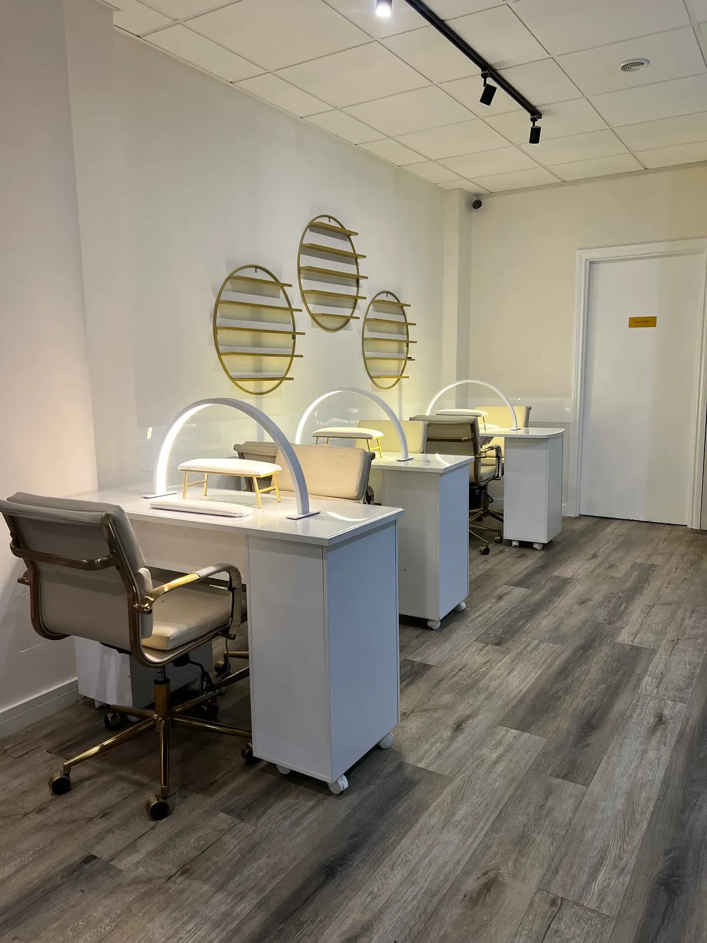 Nail station in Nottingham – photo 3