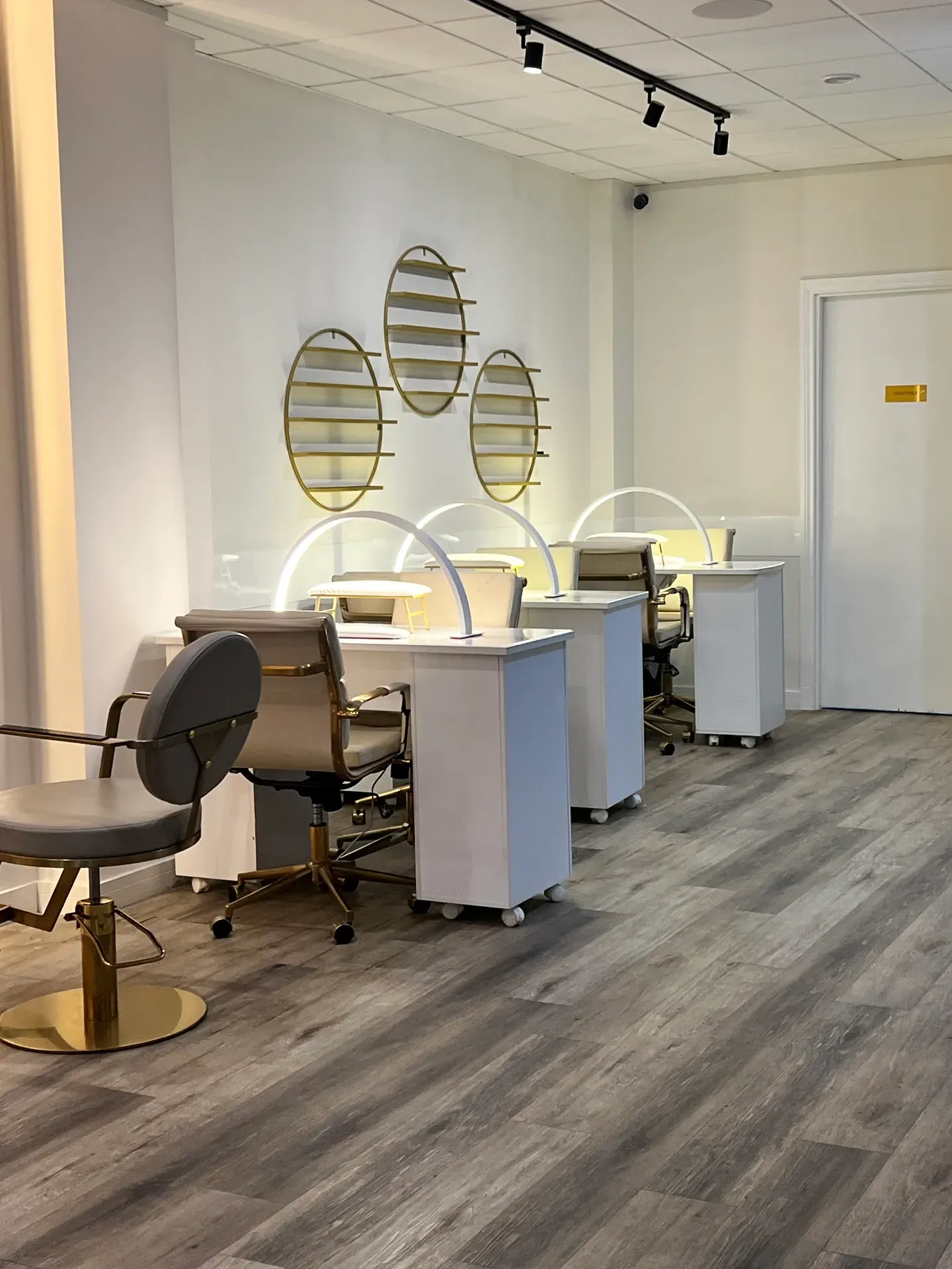 Nail station in Nottingham – photo 1