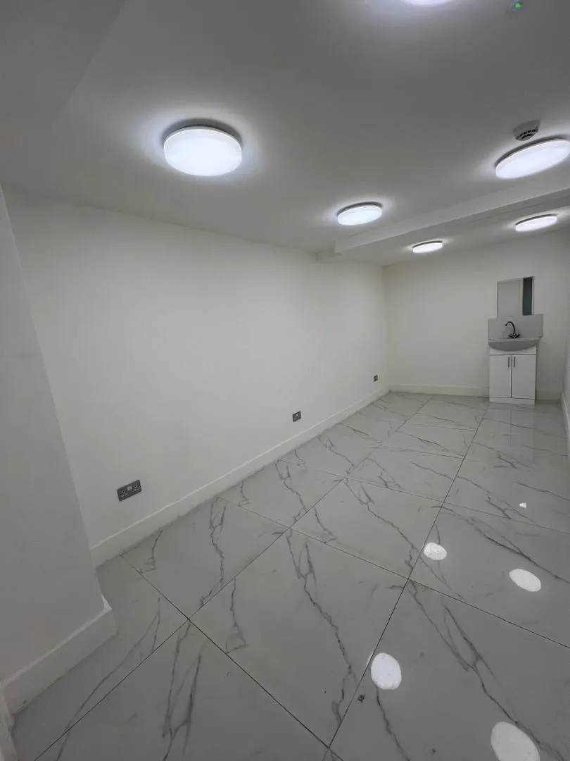 Treatment room to rent in City of Westminster – Heyam beauty salon